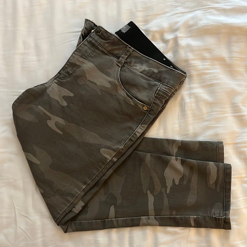 Camo cropped pants by wit and wisdom